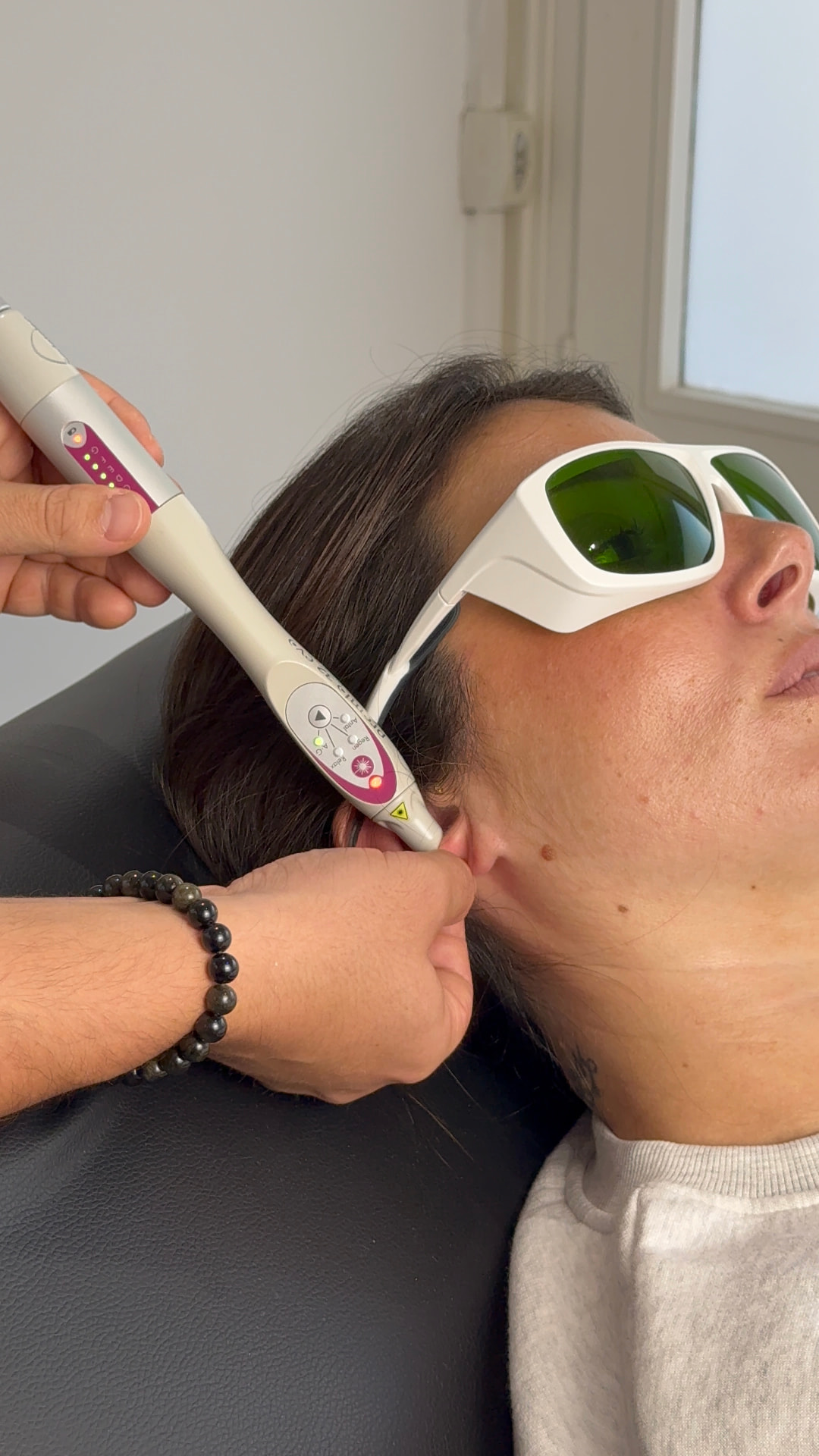 Traitement auriculaire au laser chez Evasion Laser